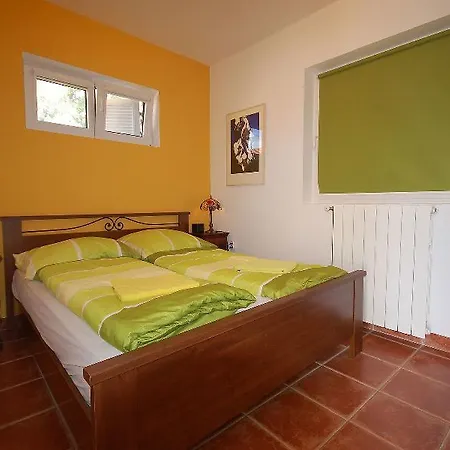 Malnar Emira - Three Bedroom Pinezici (Krk)